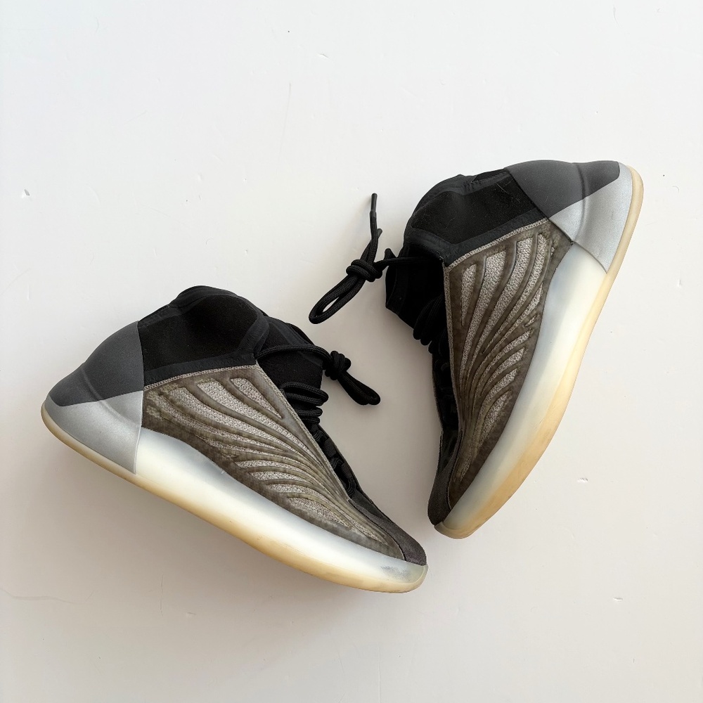 Yeezy Quantum sneakers in barium